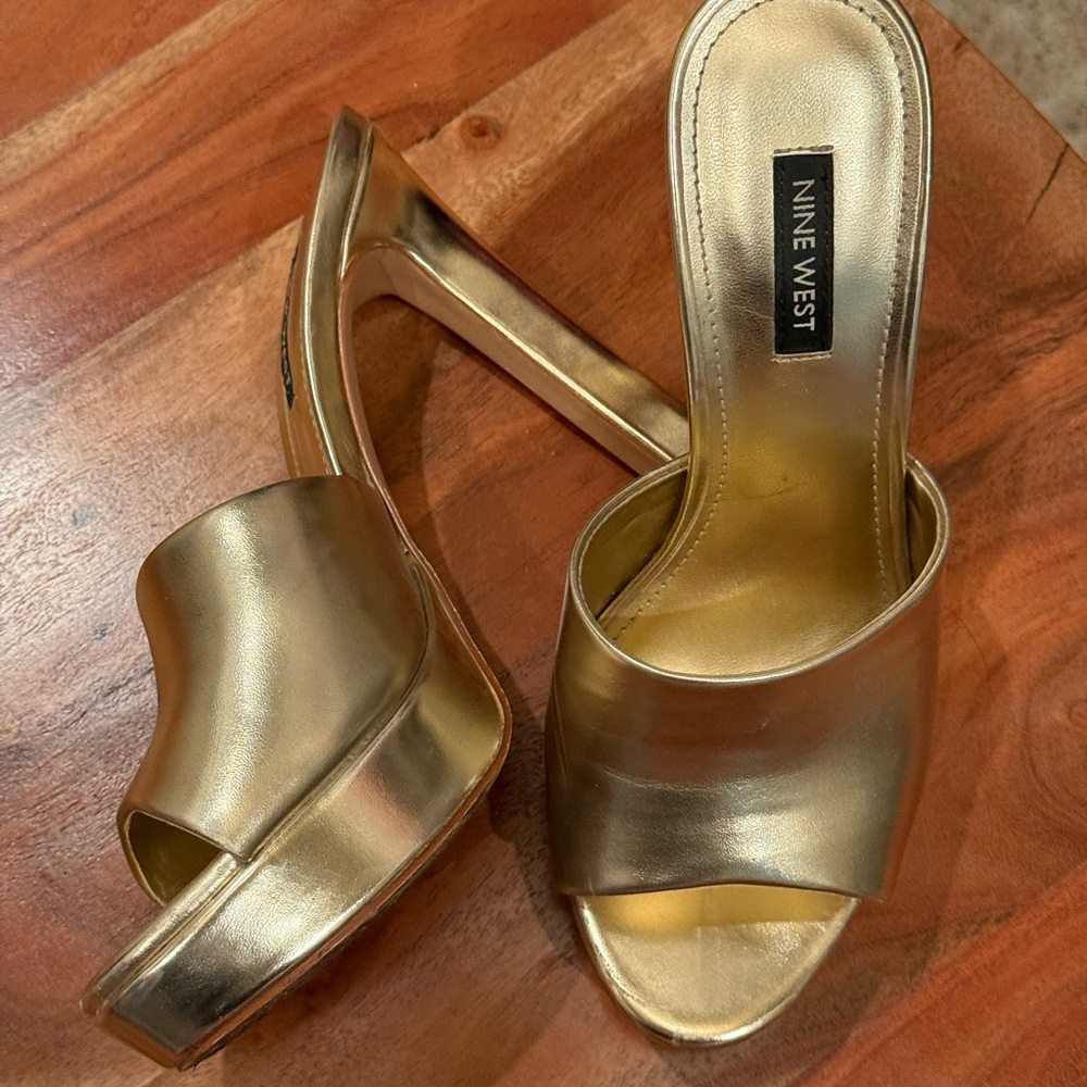 Nine West Elegant Gold Women's sandal Heels - Picture 3 of 4
